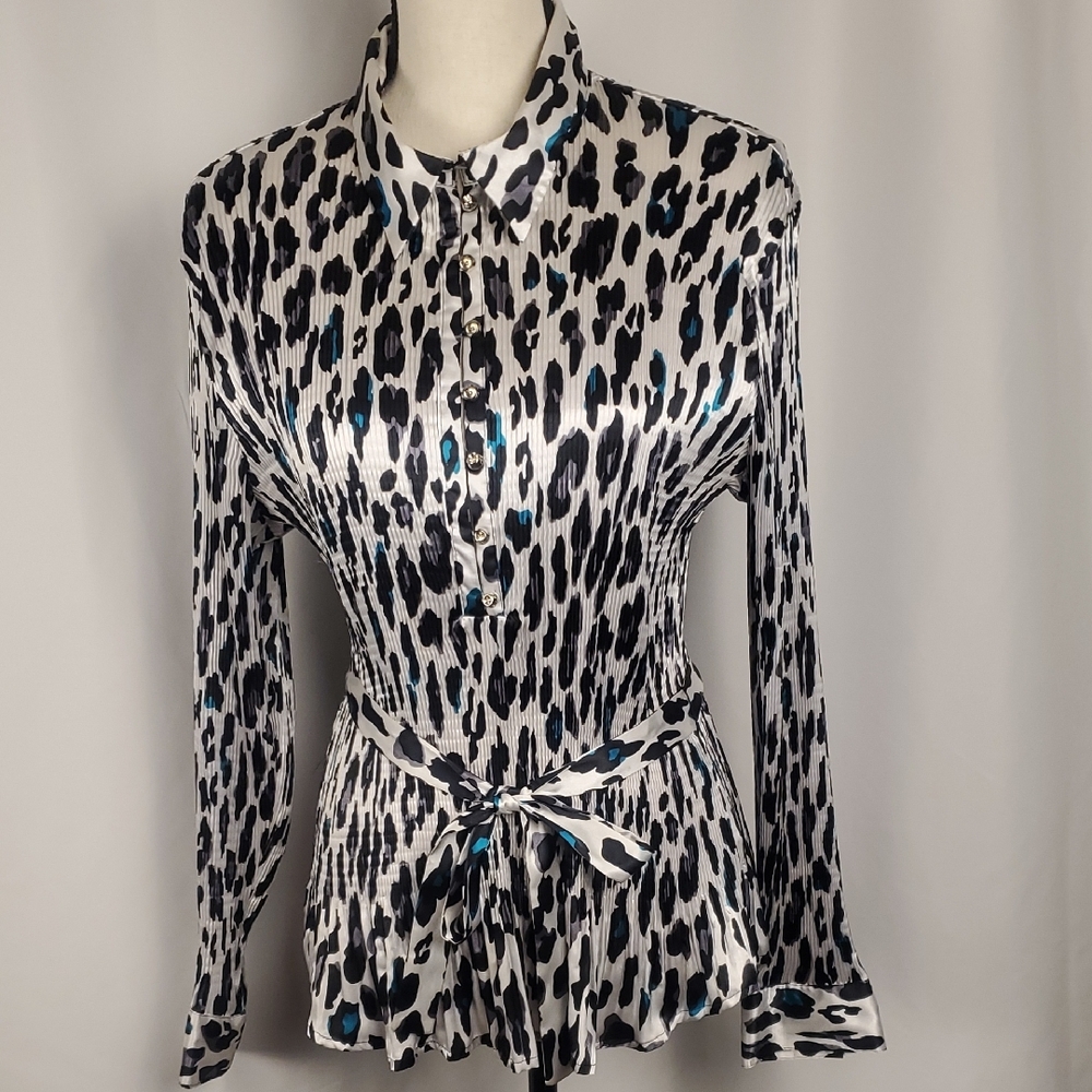 Violet & Claire Black and White Long Sleeve Graphic Shirt